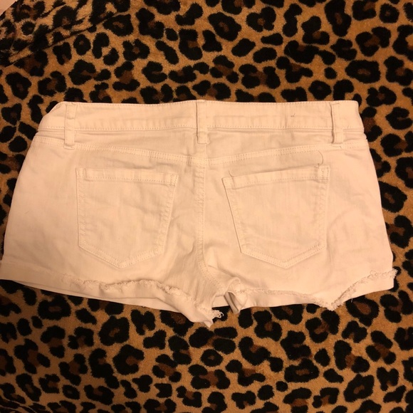 White shorts - Picture 3 of 3